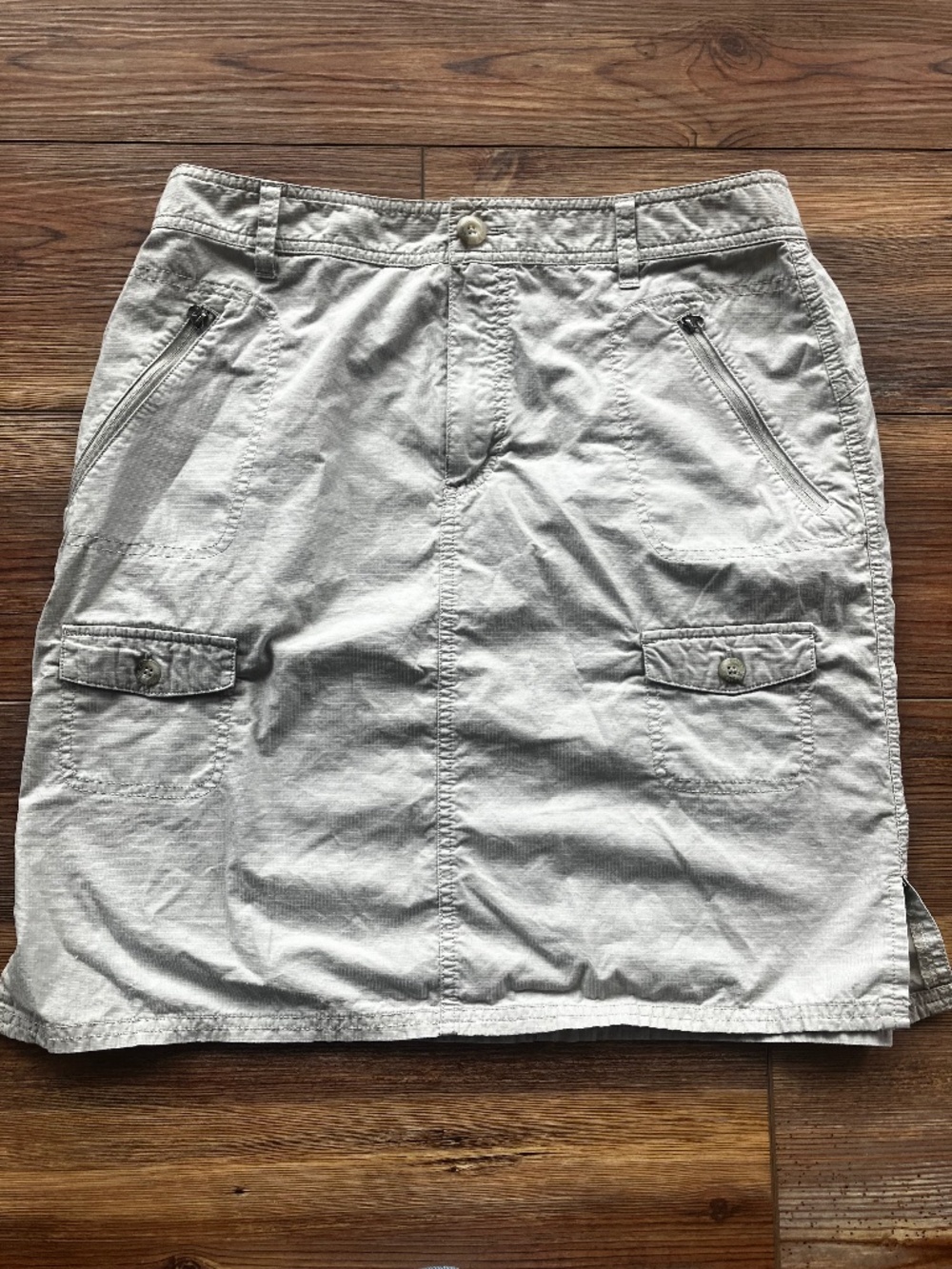 Columbia Women's Khaki Short Straight Skirt Size 12 Button Closure Pockets